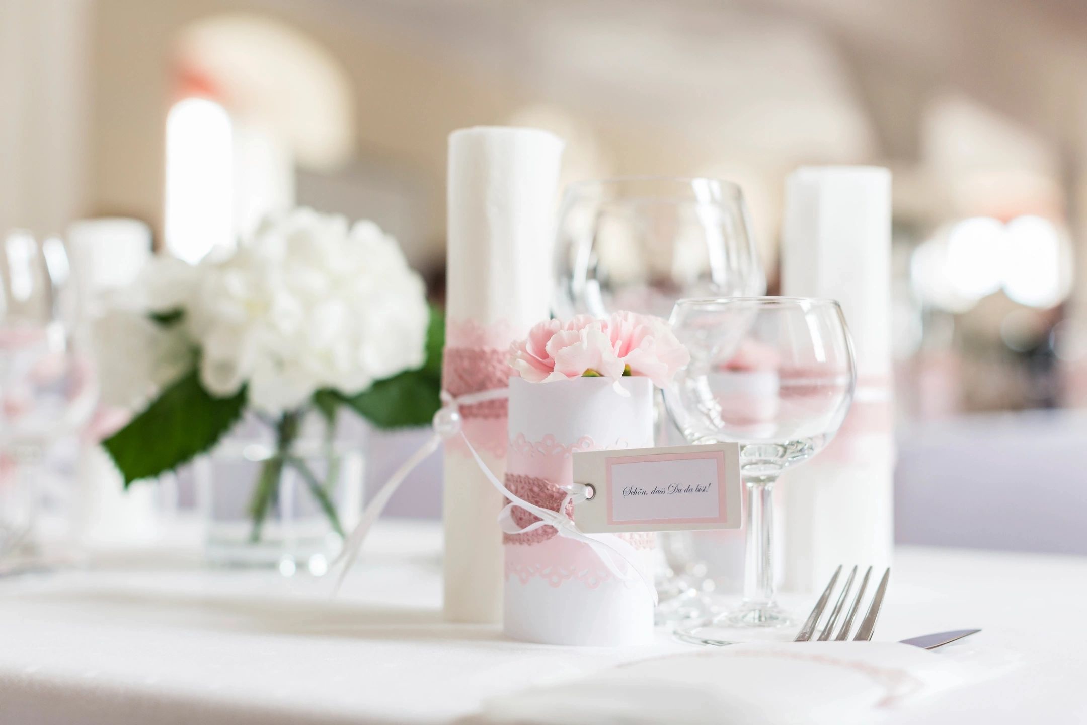 Luxurious outdoor wedding ceremony ocean — Encore Wedding Entertainment